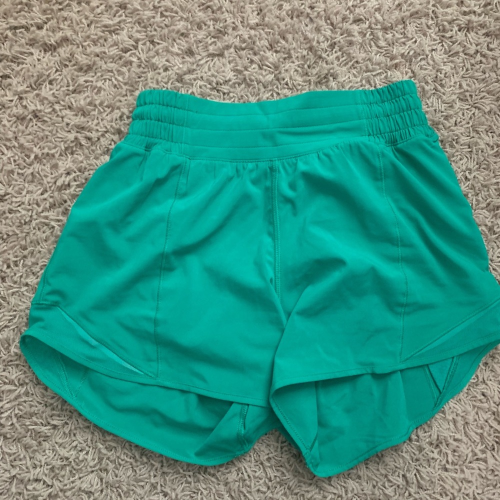 Lululemon like new green hotty hot shorts
